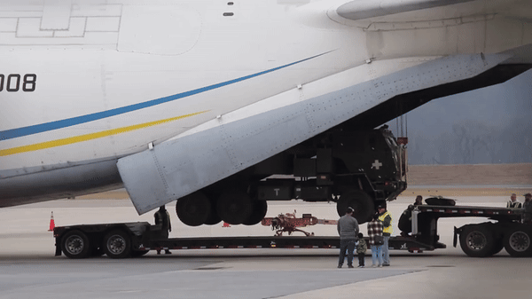 Vào thời điểm đó, Mỹ bắt đầu phát triển mẫu rocket có tầm bắn tới 45 km, nhưng vẫn sử dụng đầu đạn M77. Theo War Zone, Zvezda.
