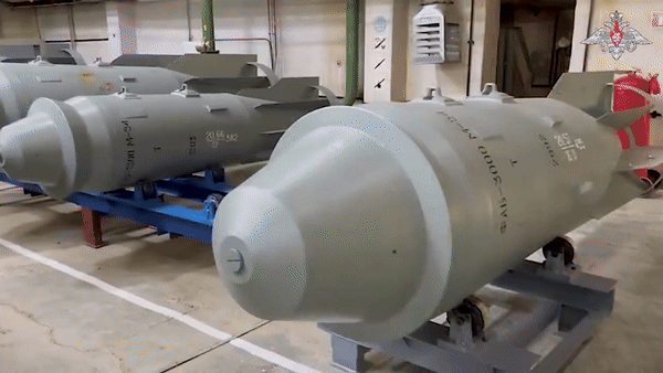 Nga phát triển bom FAB-3000 gắn hệ thống điều khiển UMPK vào năm ngoái để gia tăng độ chính xác, từ đó có thể dễ dàng công phá mục tiêu quan trọng của đối phương. Theo Avia.