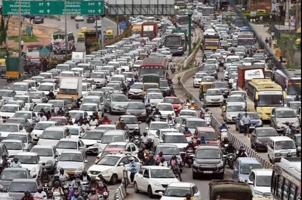 Video: Có thành phố mỗi khi kẹt xe thì đi ô tô nhanh bằng... đi bộ
