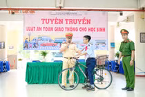 Gần 1,4 nghìn học sinh được CSGT "chỉ cách" tránh TNGT