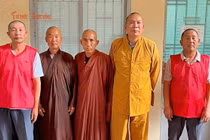 Lai lịch bất ngờ nhóm “giả sư” làm tiền du khách ở Bến Thành
