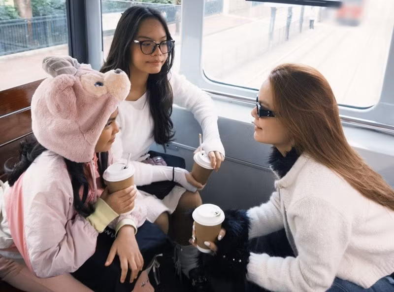 Trở lại Hong Kong, Phạm Quỳnh Anh dành nhiều thời gian cùng bố mẹ và các con khám phá ẩm thực, phong cảnh.