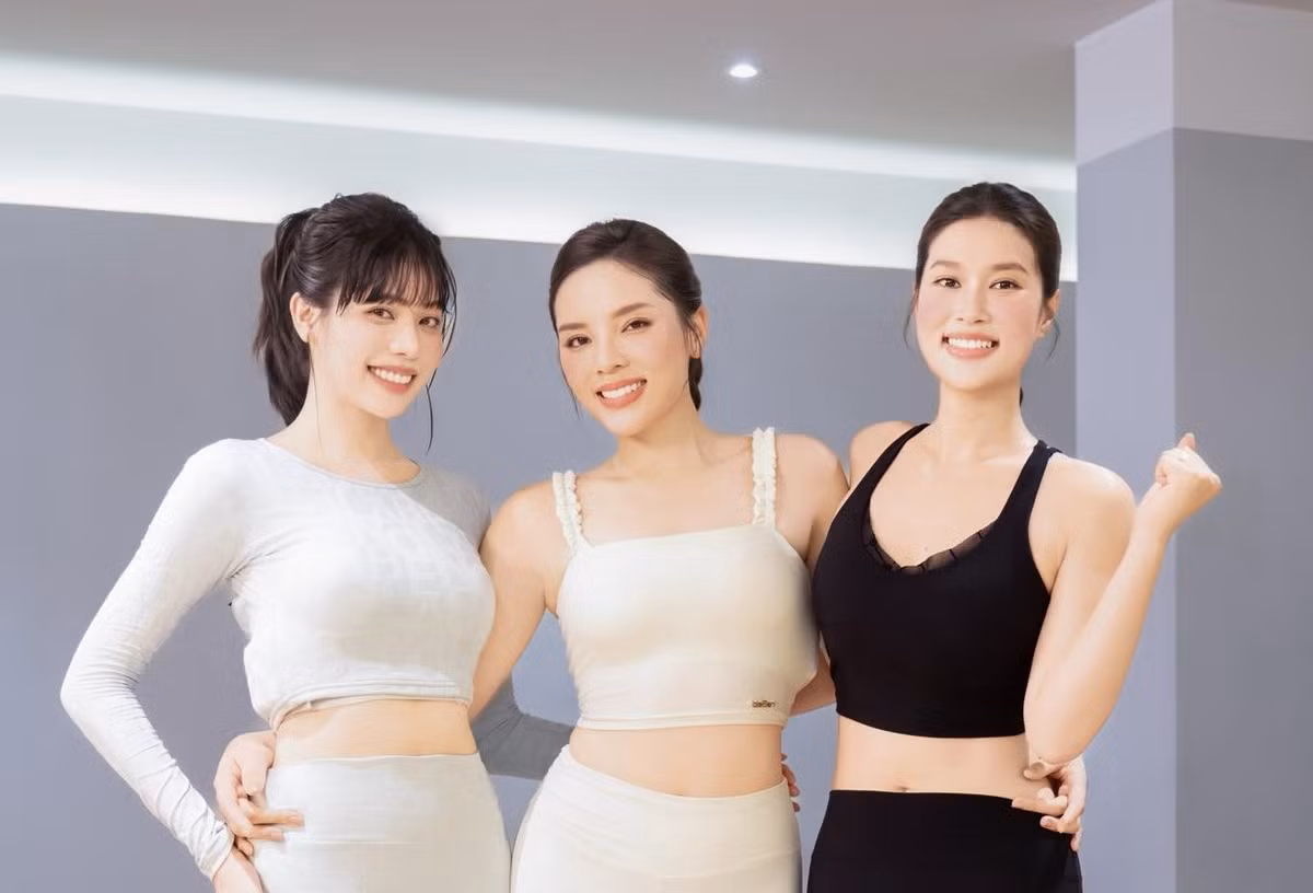 Trên mạng xã hội, Kỳ Duyên – Thiên Ân cũng không ít lần tương tác qua lại, từ việc bình luận cho đến đăng ảnh chung. Những khoảnh khắc này cho thấy mối quan hệ của hai mỹ nhân không mang tính xã giao mà khá chân thành, thoải mái, không đặt nặng sự so sánh hay cạnh tranh. Ảnh: FB Thiên Ân.