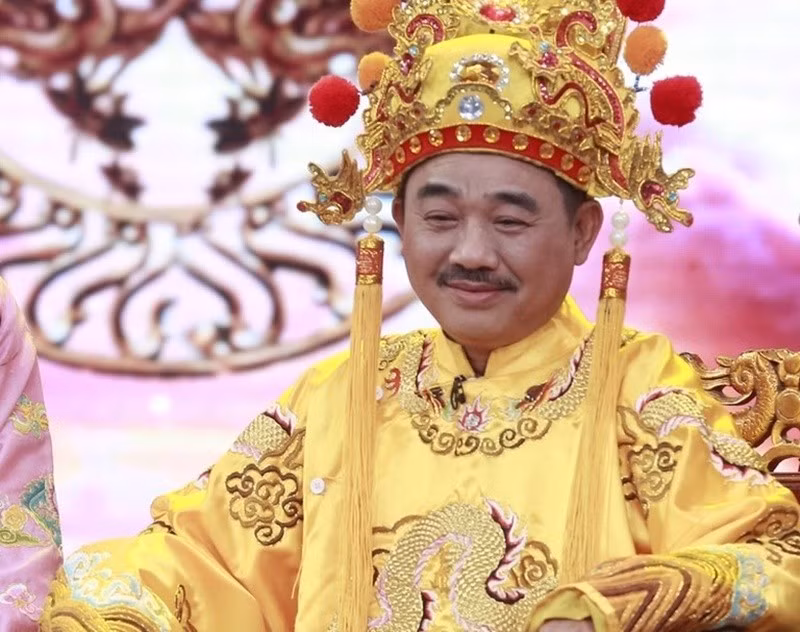 Mới đây, chia sẻ với Znews, nghệ sĩ Quốc Khánh khẳng định sức khỏe của nghệ sĩ hiện bình thường. Về thông tin Táo quân năm nay dừng lại do Quốc Khánh gặp vấn đề sức khỏe, không thể tiếp tục đóng vai Ngọc Hoàng, người trong cuộc cho biết: “Không phải như vậy đâu”. Ảnh: Tiền Phong.