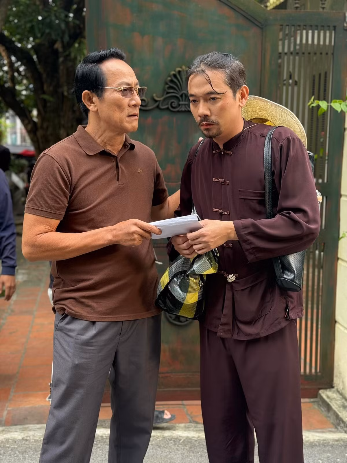 Nhiều khán giả đánh giá nhân vật Hoàng thú vị nhờ cách nhả chữ đặc trưng cùng lối diễn gần gũi, đời thường – những yếu tố quen thuộc làm nên dấu ấn diễn xuất của Việt Bắc. Ảnh: FB Việt Bắc.