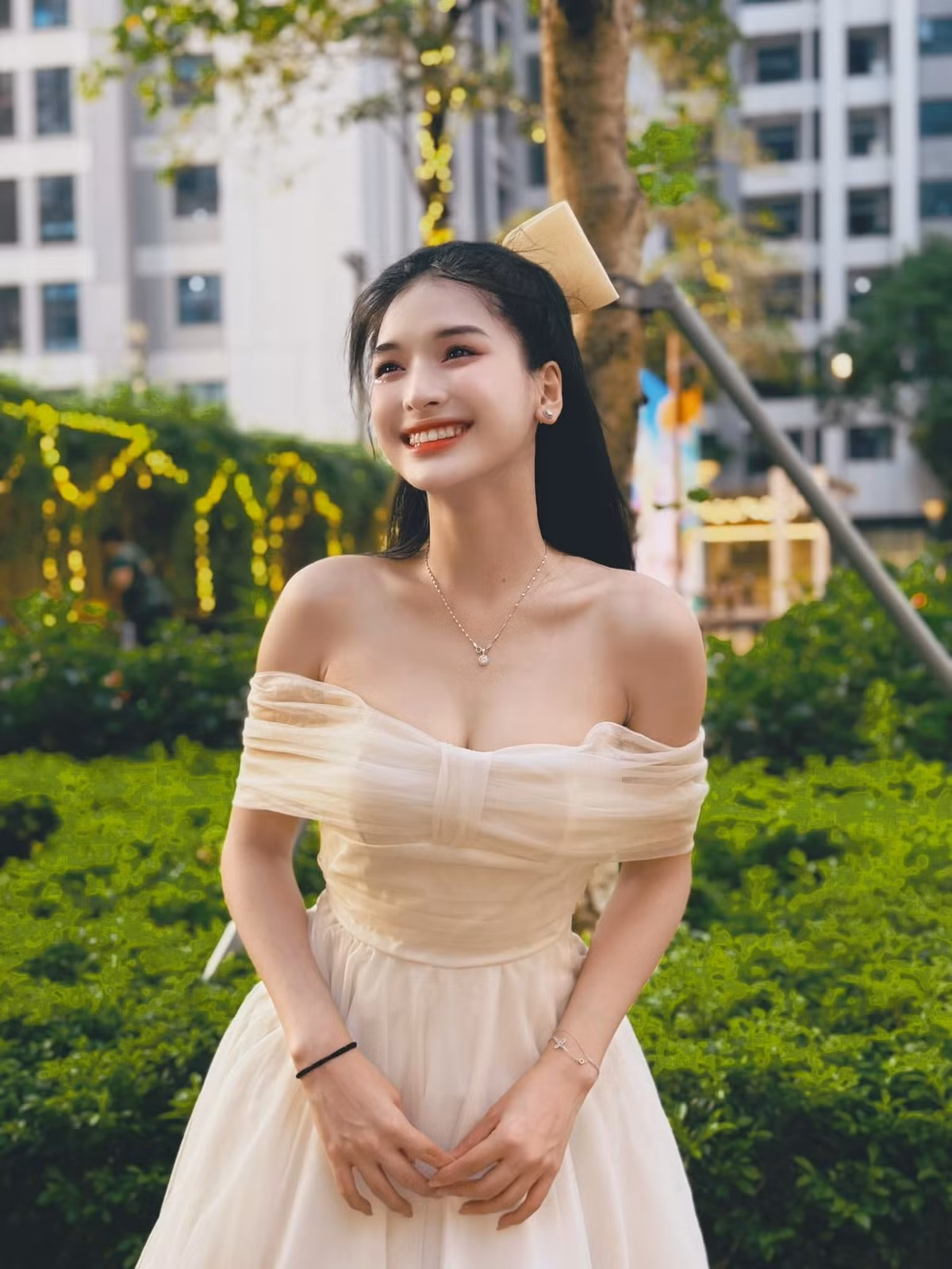 Chia sẻ trên Phụ Nữ Việt Nam, Yến My cho biết từ nhỏ cô từng ngưỡng mộ những nghệ sĩ đa năng. Tuy nhiên, khi trưởng thành, nữ diễn viên nhận ra niềm đam mê lớn nhất của mình là diễn xuất và quyết tâm theo đuổi con đường này một cách nghiêm túc. Ảnh: FB Yến My.