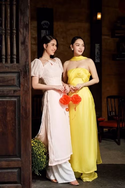 Đáp lại sự tò mò của đàn em, Minh Hằng thừa nhận từng thấy Ngọc Trinh rất "ồn ào" từ phát ngôn đến cách xuất hiện trên mạng xã hội. Tuy nhiên, sau quá trình làm việc chung, Minh Hằng hoàn toàn thay đổi quan điểm khi nhận ra Ngọc Trinh là người chân tình, thật thà và hết mình trong công việc. Ảnh: FB Minh Hằng.