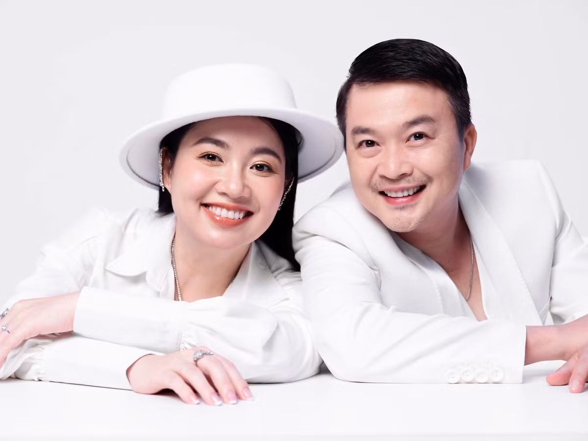 Hai vợ chồng luôn giữ được sự gắn kết, cùng trao nhau tình yêu thương và sự chăm sóc mỗi ngày. Ảnh: FB Lê Khánh.
