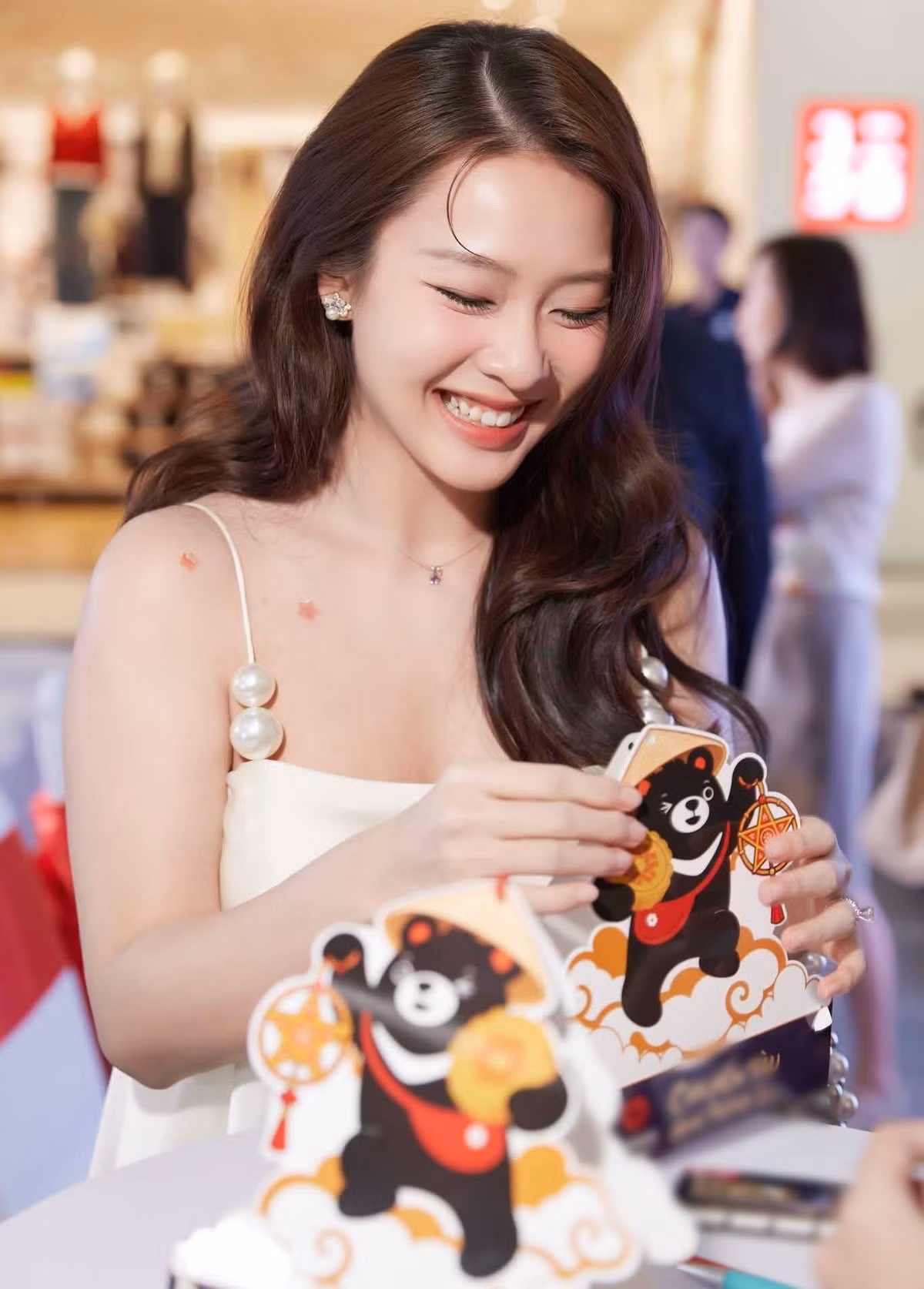 Trước đó, Khả Ngân thường lựa chọn trang phục và góc chụp giúp che vòng hai. Ảnh: FB Khả Ngân.