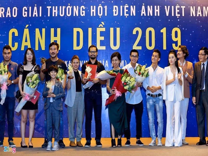 Ngoài đóng phim, Huỳnh Đông còn làm đạo diễn. Bộ phim Hạnh phúc của mẹ giúp anh đoạt giải Đạo diễn xuất sắc ở Cánh diều Vàng năm 2019. Ảnh: Znews.