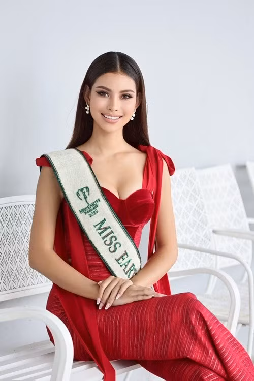 Waree Ngamkham sở hữu gương mặt hài hòa, hình thể cân đối, quyến rũ và phong cách ăn mặc hiện đại, quyến rũ. Ảnh: FB Waree Ngamkham.