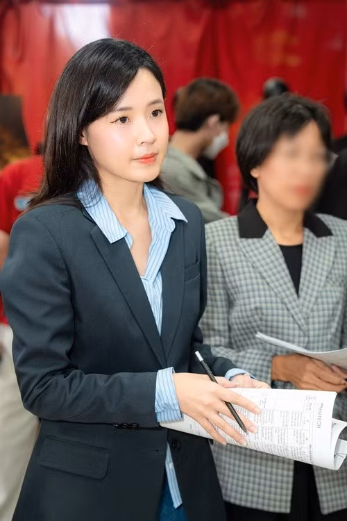 Theo Vietnamnet, Midu chính thức được nhận làm giảng viên vào tháng 5/2017 tại ĐH Công nghệ TP.HCM - Hutech. Ảnh: FB Midu.