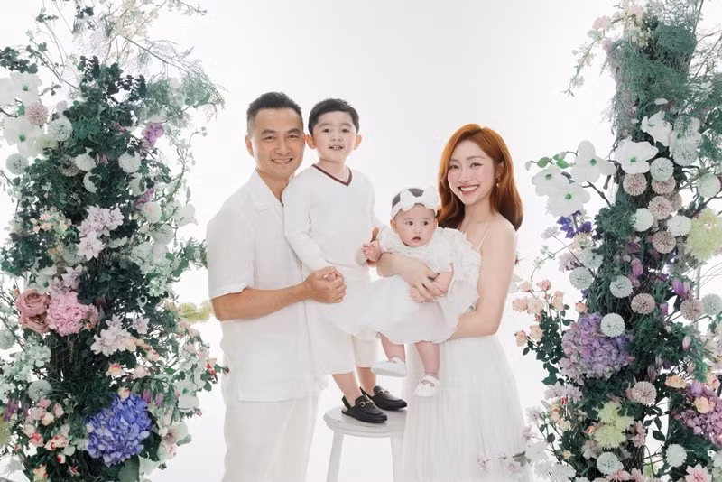 Chi Bảo kết hôn với doanh nhân Lý Thùy Chang năm 2021. Hiện tại, vợ chồng nam diễn viên có hai con chung. Ảnh: FB Lý Thùy Chang.