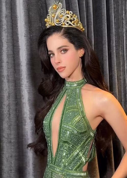 Theo Tiền Phong, mới đây, nhà soạn nhạc Omar Harfouch - người từ bỏ vai trò giám khảo Miss Universe 2025 - Hoa hậu Hoàn vũ Thế giới 2025 tố cuộc thi gian lận, yêu cầu tước vương miện của Fatima Bosch. Ảnh: Instagram Fatima Bosch.