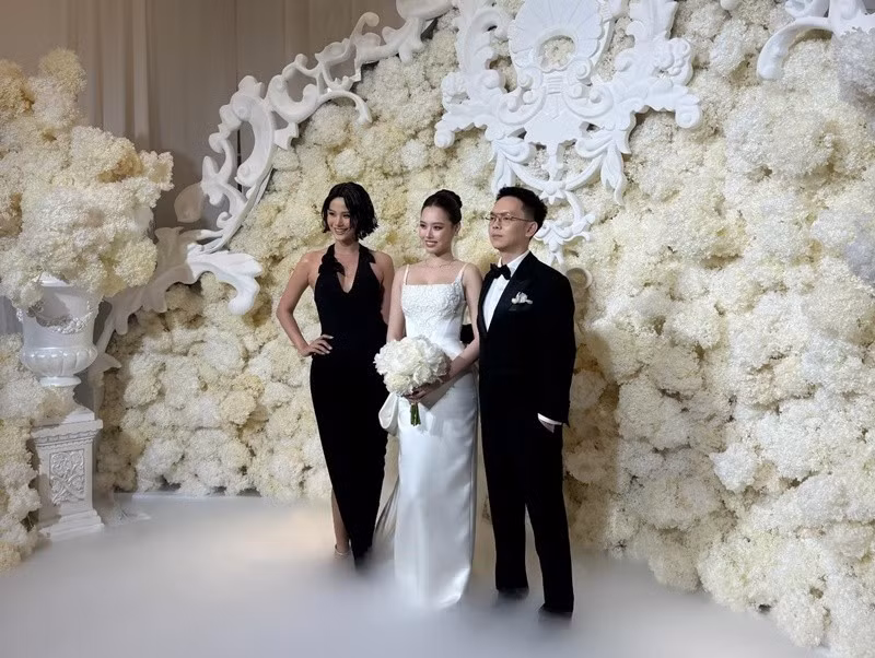 Hương Ly gọi Đặng Hoàng Tâm Như là em gái yêu, chúc mừng cô dâu bước vào 1 hành trình mới đầy hạnh phúc và viên mãn. Ảnh: FB Hương Ly.