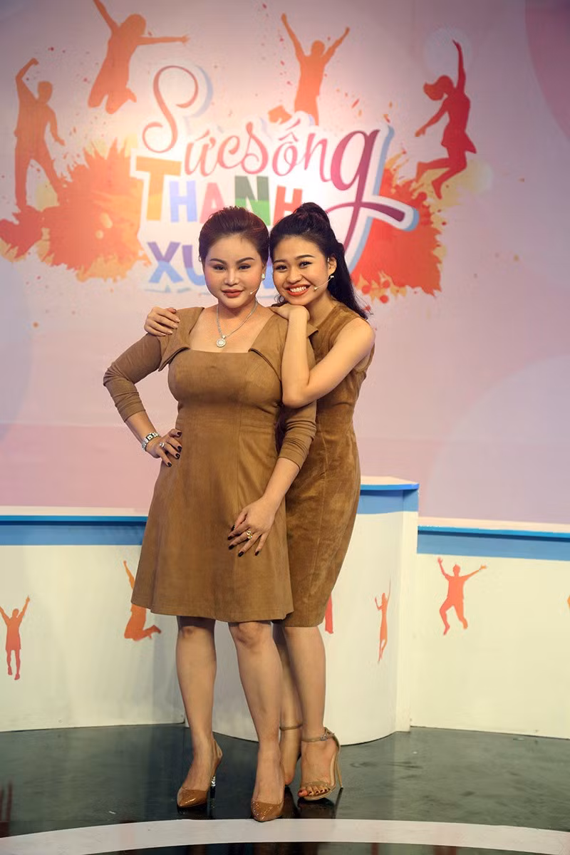 Lê Giang đang bị thoát vị đĩa đệm, đau thần kinh tọa. Theo Znews, hai con của Lê Giang là Lê Lộc, Duy Phước thường xuyên qua lại thăm nom và phụ giúp mẹ. Ảnh: Vietnamnet.