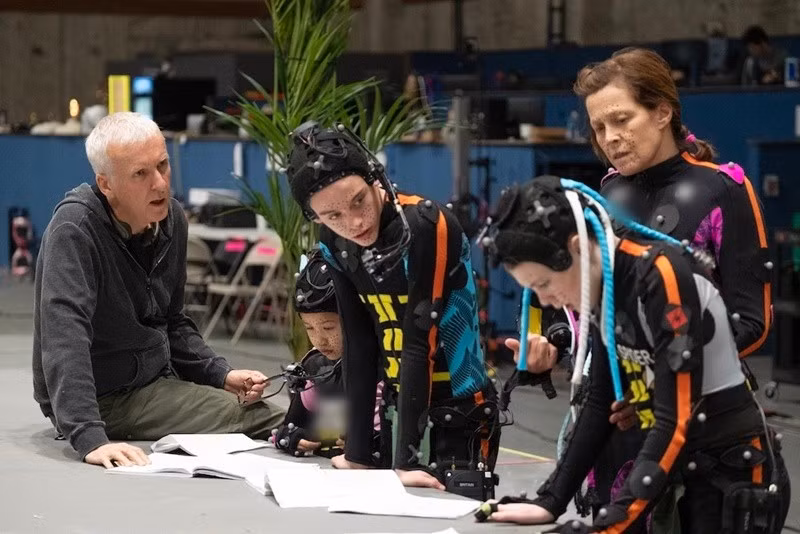 James Cameron cho biết thêm, Avatar có thể giúp kết nối con người với thiên nhiên, hướng tới thông điệp tôn trọng thiên nhiên, tôn trọng những giá trị khác biệt, bản địa. Ảnh: Vietnamnet.