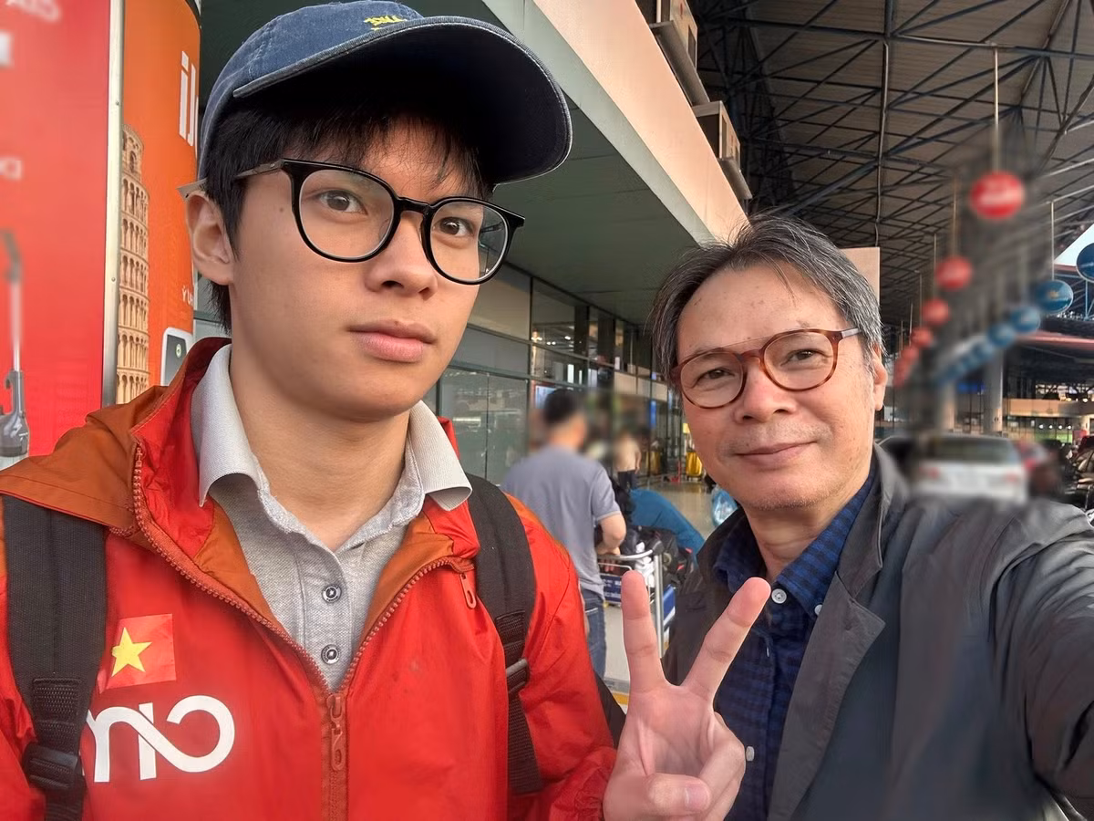 Đạo diễn Trần Lực cùng con trai Trần Tú đóng phim điện ảnh Thế hệ kỳ tích. Mới đây, trên trang cá nhân, Trần Lực tiết lộ về vai diễn của anh trong phim mới. Ảnh: FB Trần Lực.