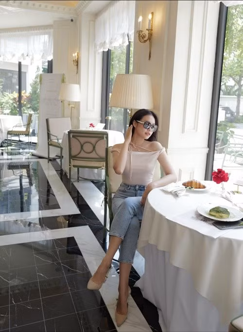 Sau khi kết hôn, Doãn Hải My vẫn nhận được sự quan tâm từ công chúng nhờ nhan sắc nổi bật và cuộc sống gia đình hạnh phúc.