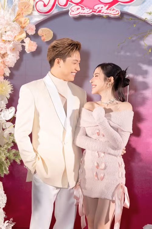 Theo Vietnamnet, Anh Tú từng chia sẻ, anh coi LyLy là một người rất thân. "Cá nhân tôi, Ly là một người rất tuyệt vời và tôi hài lòng với mối quan hệ này". Ảnh: Vietnamnet.