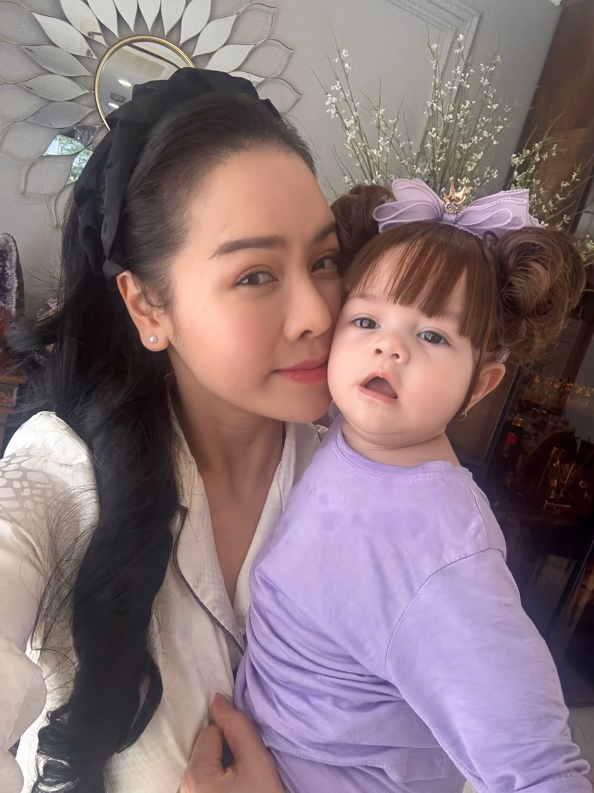 Nhật Kim Anh cũng mang bầu bằng phương pháp IVF. Nữ ca sĩ sinh con gái vào tháng 1/2025. Ảnh: FB Nhật Kim Anh.