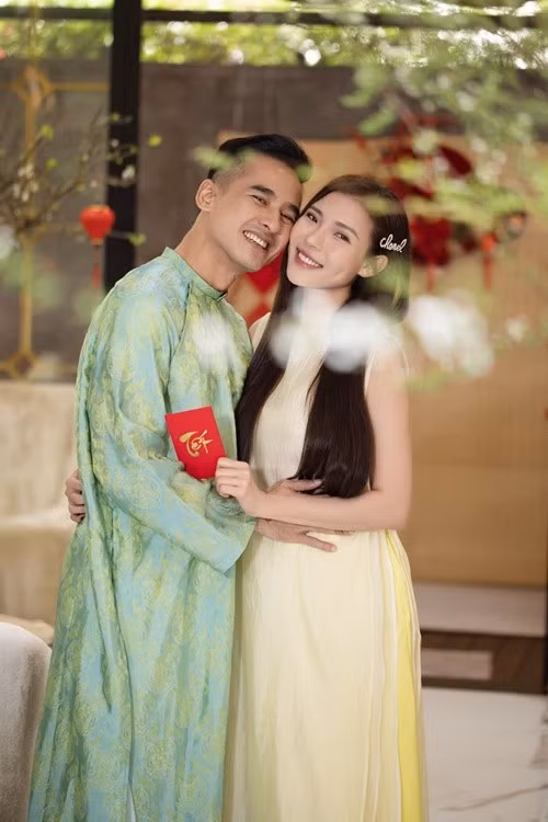 Được Lương Thế Thành bênh vực, Thúy Diễm chia sẻ, cô và chồng sẽ không đôi co hay tiếp tục lên tiếng trước tin đồn thất thiệt sau khi cảnh hôn trên sân khấu của Thúy Diễm bị cắt ghép. Ảnh: FB Lương Thế Thành.