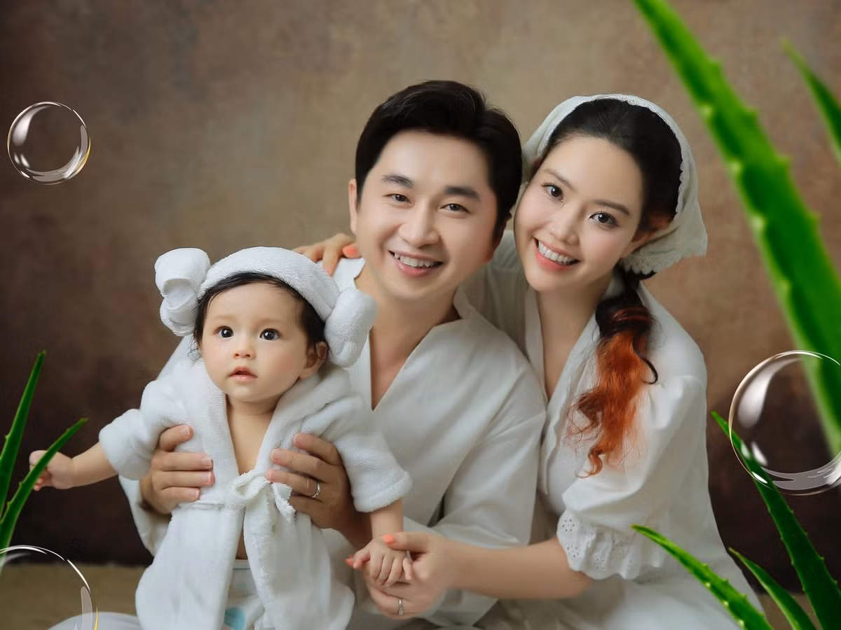 Cặp đôi ca sĩ Bằng Cường - Bảo Anh đón con gái Melody - Đỗ Khiêm Bình gia nhập tổ ấm vào ngày 3/9/2024. Ảnh: FB Bằng Cường.