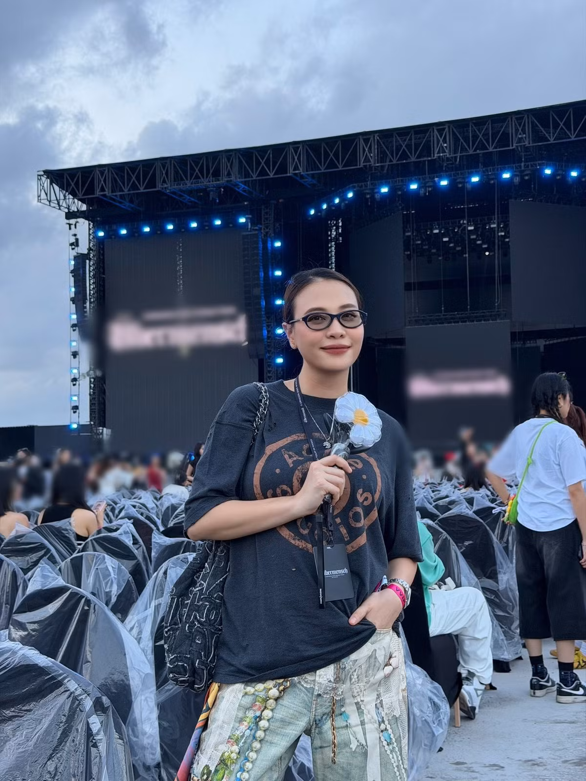 Đàm Thu Trang xem đêm đầu tiên của concert G-Dragon diễn ra tại Hưng Yên vào ngày 8/11. Ảnh: FB Đàm Thu Trang.