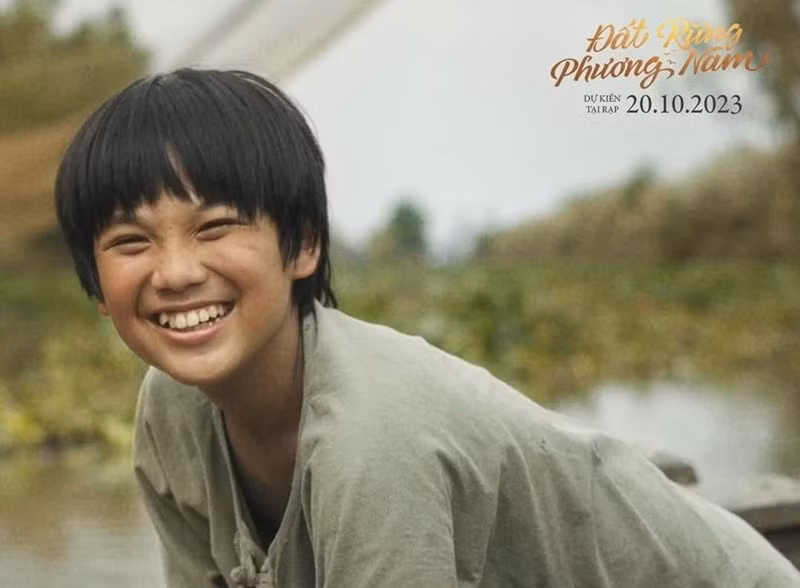 Hạo Khang chia sẻ trên Dân Việt, sau khi đóng Đất rừng phương Nam, em được nhiều người ở trường học nhận ra, hay gọi là bé An. Hồng Ánh hết lời khen ngợi diễn xuất của Hạo Khang. Cô chia sẻ trên VOV: “An (Hạo Khang) giỏi lắm, biết võ và bé rất biết diễn xuất, nghĩ lại cảnh quay cuối cùng của hai má con vẫn làm tôi rơm rớm nước mắt”. Ảnh: FB Hạo Khang.