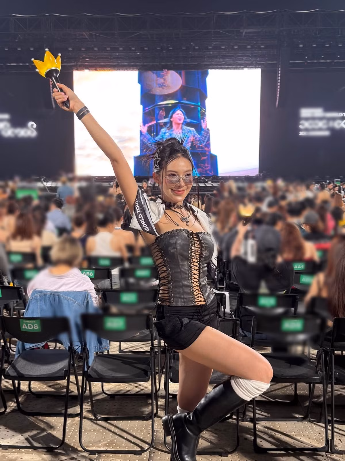 Diễn viên Lưu Đê Ly cũng có mặt tại concert. Nữ diễn viên chia sẻ: “Trái tim còn đang lâng lâng quá, xin phép thả ảnh bản thân trước”. Ảnh: FB Lưu Đê Ly.