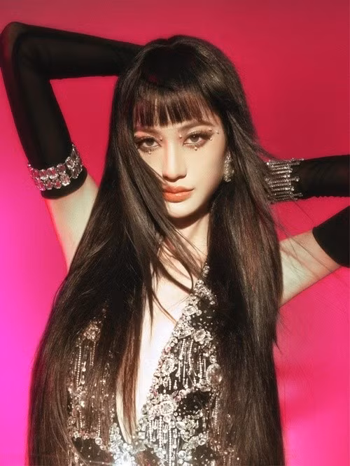 Trong bán kết Miss Cosmo Vietnam 2025- Hoa hậu Hoàn vũ Việt Nam 2025 tối ngày 17/6, ban tổ chức công bố giải Thí sinh có gương mặt đẹp nhất thuộc về Hoàng Kim Ngân. Ảnh: FB Kim Ngân.