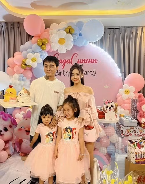Trong đám cưới, Đạt G cho biết, tuổi thơ của anh và Bảo Ngọc có thể không hoàn hảo, nhưng vợ chồng muốn trao tuổi thơ tuyệt đẹp cho các con. Ảnh: Saostar.