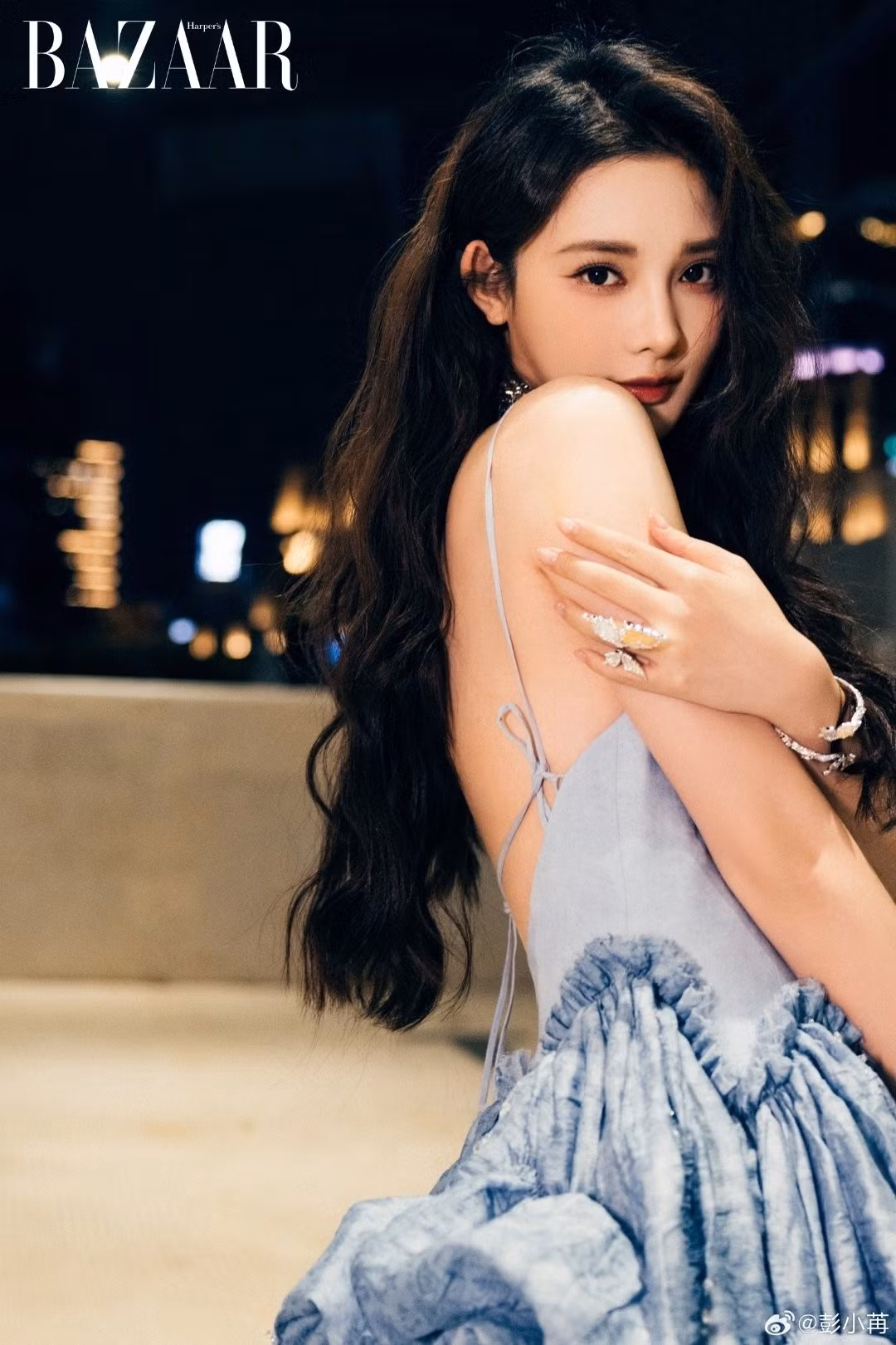 Bành Tiểu Nhiễm sở hữu nhan sắc sắc sảo, quyến rũ và mang đậm khí chất mỹ nhân cổ trang. Ảnh: Harper’s Bazaar Vietnam.