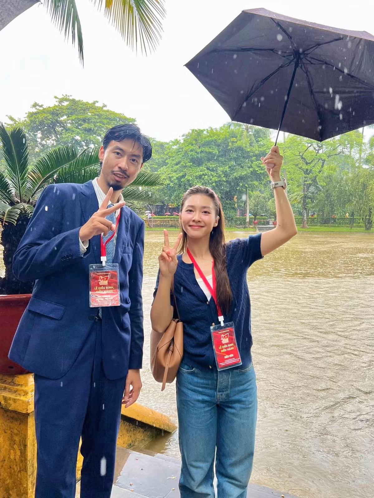 Khả Ngân cũng tham gia viếng Lăng Chủ tịch Hồ Chí Minh. Ảnh: FB Khả Ngân.