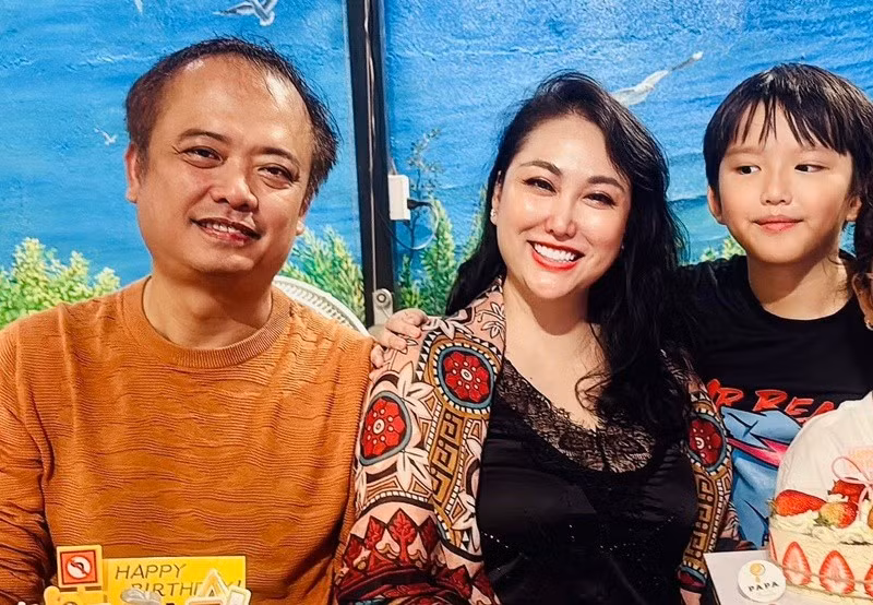 Doanh nhân Trần Chí Phú vừa đón sinh nhật bên Phi Thanh Vân. Ảnh: FB Phi Thanh Vân.