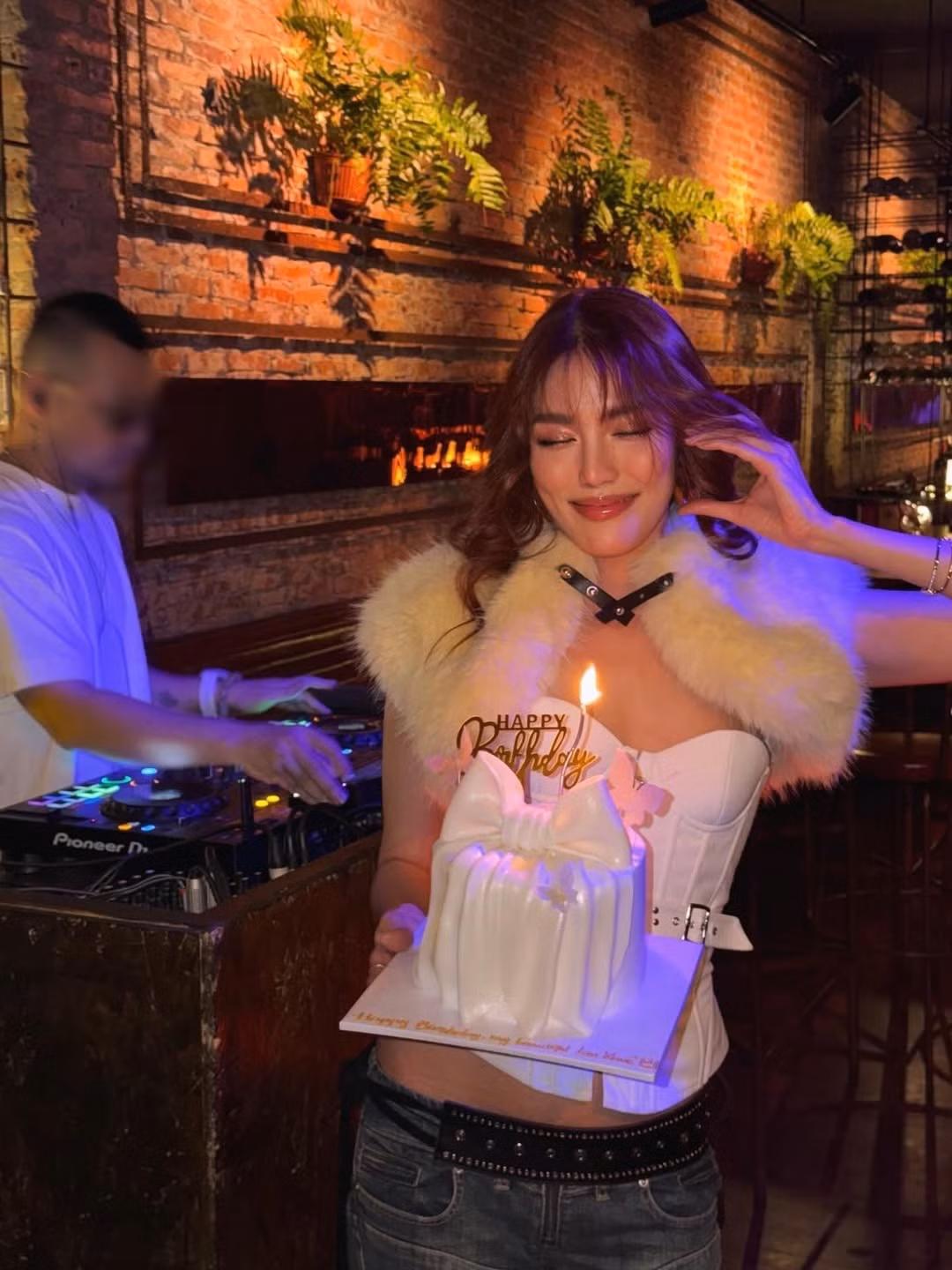Ở giai đoạn sau, Lan Khuê chọn lọc xuất hiện, tập trung xây dựng hình ảnh cá nhân gắn với thời trang cao cấp và các dự án phù hợp.