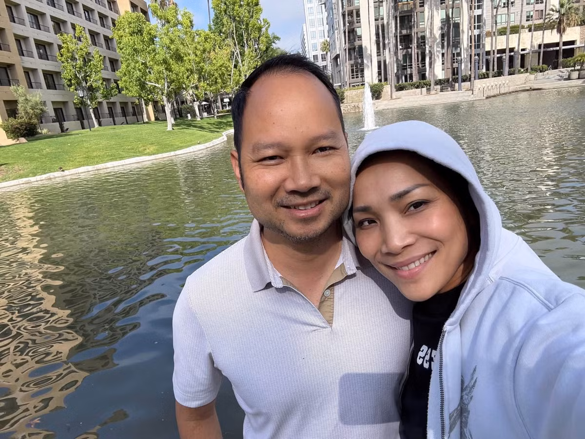 Nhiều năm định cư tại Mỹ, Hồng Ngọc có cuộc hôn nhân hạnh phúc bên ông bầu Thomas Tâm Nguyễn. Trong bài đăng hồi tháng 9/2026, nữ ca sĩ bày tỏ sự biết ơn với chồng vì đã âm thầm gánh vác nhiều trách nhiệm gia đình, mang đến cho cô và các con cảm giác bình yên.