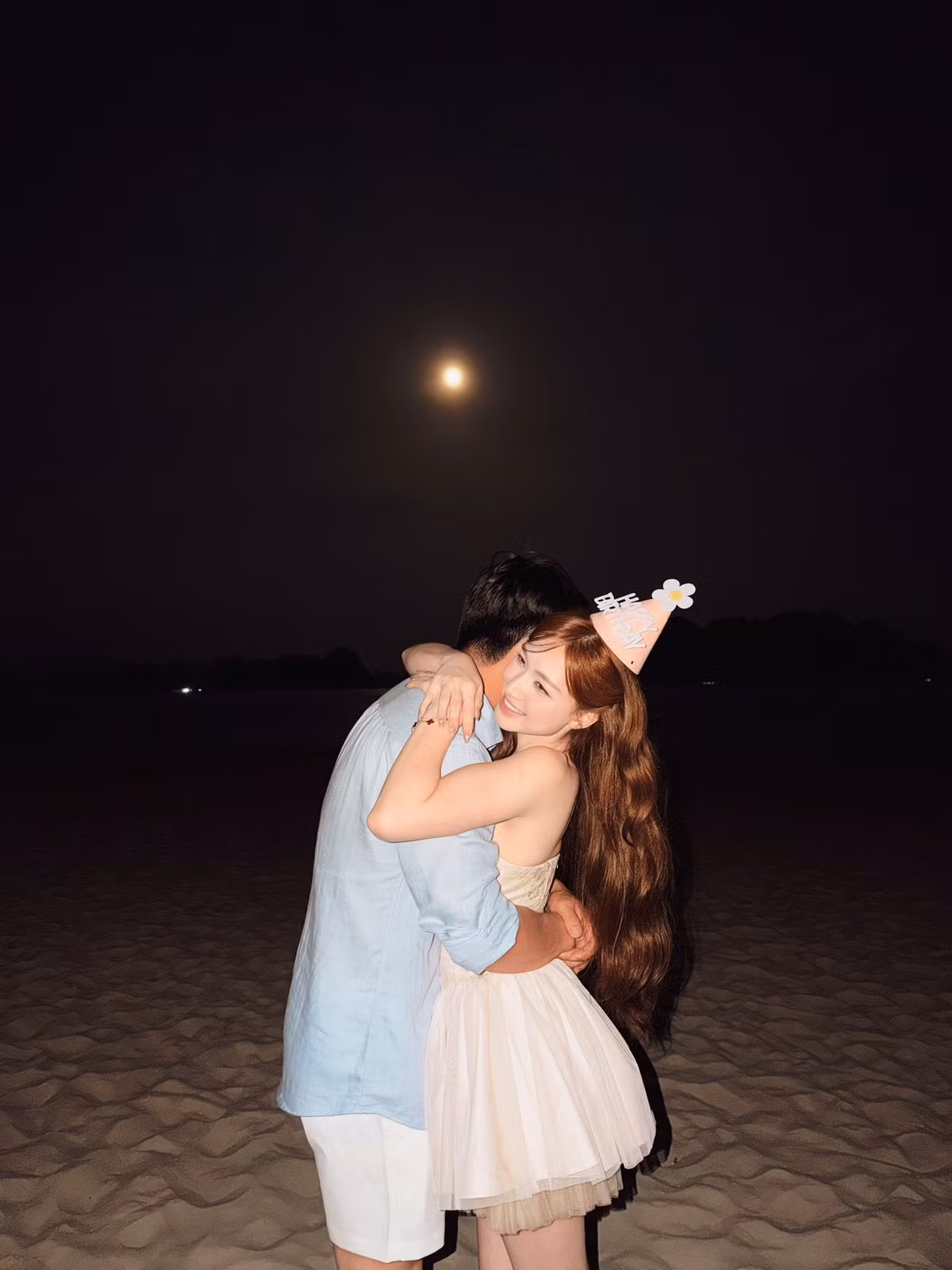 Dịp này, Văn Cương gửi lời chúc đến Hòa Minzy: "Chúc công chúa của anh mãi xinh đẹp và yêu thương bố con anh nha", thu hút sự quan tâm của người hâm mộ.