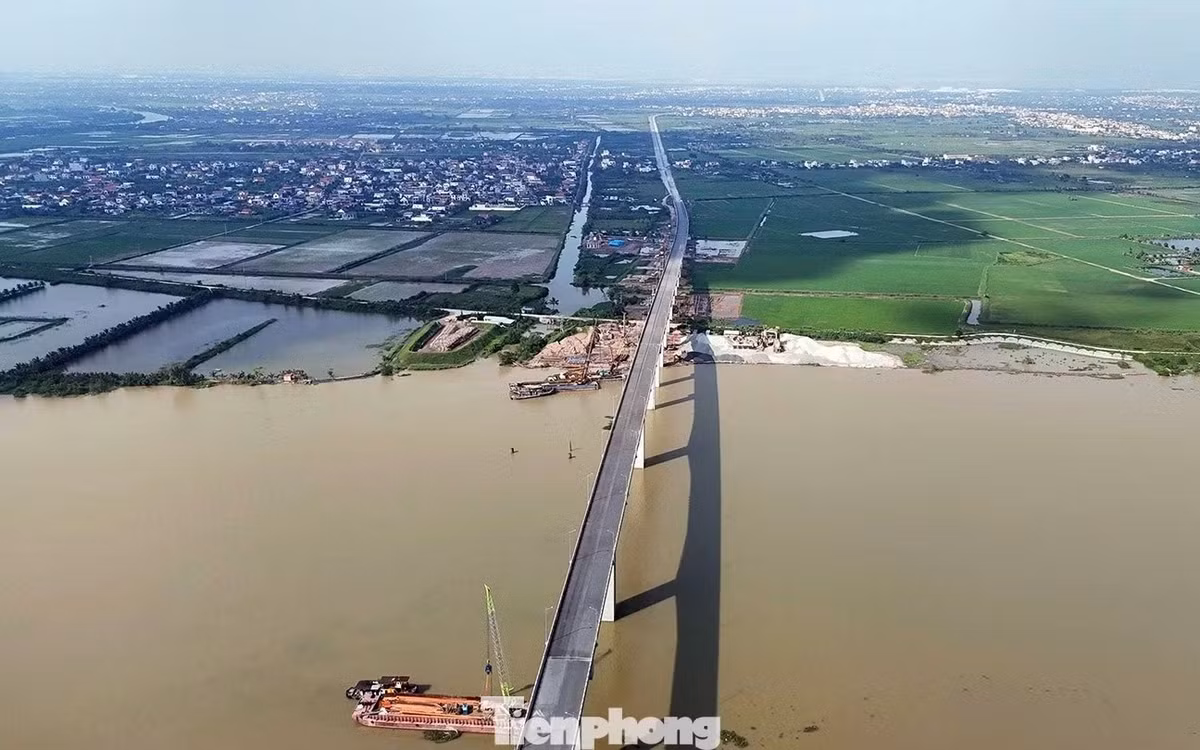 Khi hoàn thành, cầu Văn Úc 1 và 2 có tổng mức đầu tư khoảng 1.600 tỷ đồng được đánh giá là rất quan trọng trên tuyến đường bộ cao tốc Ninh Bình - Hải Phòng. Cây cầu góp phần hoàn thiện trục giao thông chiến lược khu vực Đồng bằng sông Hồng, tăng cường kết nối liên vùng, rút ngắn thời gian vận chuyển và nâng cao năng lực khai thác hạ tầng, tạo động lực thúc đẩy phát triển kinh tế - xã hội, thu hút đầu tư, mở rộng không gian đô thị và công nghiệp.