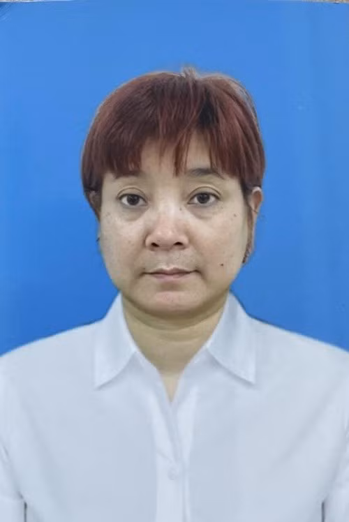 Theo Công An Nhân Dân Online, tại cơ quan Công an, Lệ Hằng khai mua số ma túy với giá 500.000 đồng để bán lại cho khách. Test nhanh thì Lệ Hằng không hề nghiện ma túy như một số đồn đoán trước đó. Cơ quan Công an cho biết thêm, Lệ Hằng bán lẻ ma túy là để có tiền trang trải cuộc sống, mưu sinh chứ không nghiện ngập. Ảnh: Người Lao Động.