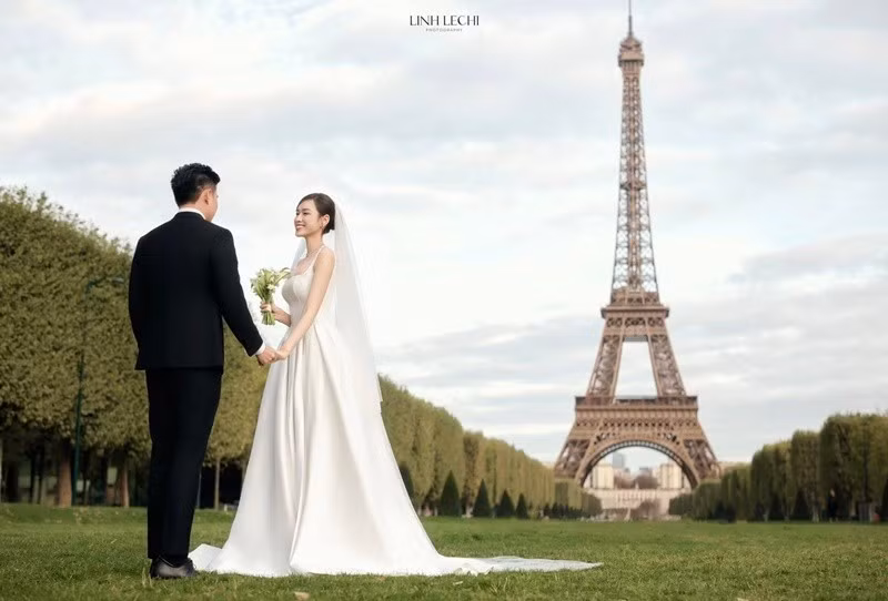 Theo Znews, một người bạn của Đỗ Thị Hà cho biết, nàng hậu chưa từng mặc váy cưới trước khi kết hôn với doanh nhân Viết Vương vì muốn giữ khoảnh khắc cho riêng mình. Ảnh: FB Đỗ Thị Hà.