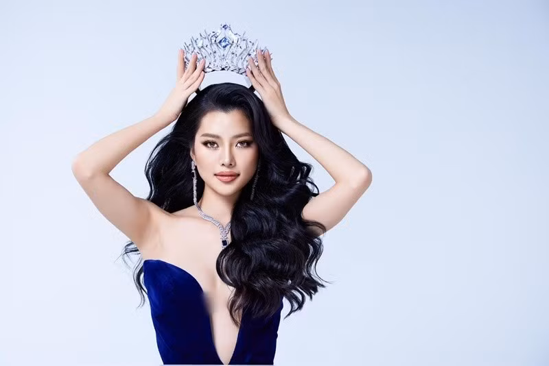 Nàng á hậu có chiều cao 1m79, số đo ba vòng 85-60-99 cm.