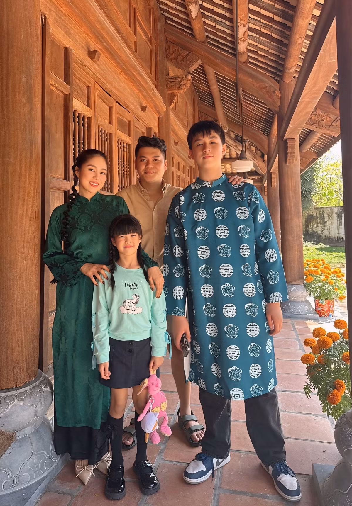Lê Phương và Trung Kiên hiện có một con gái chung tên Bông. Với con trai riêng của vợ, Trung Kiên vẫn yêu thương, chăm sóc như con ruột, tạo nên một gia đình gắn bó.