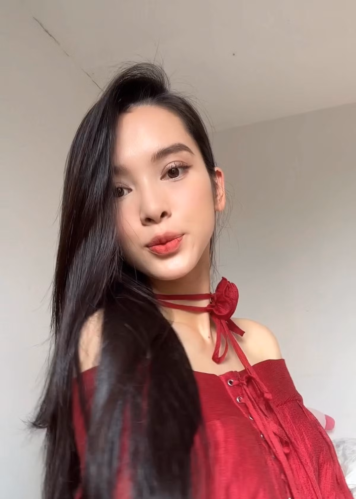 Tối ngày 20/5, trên trang cá nhân, diễn viên Quỳnh Lương đăng tải ảnh chụp tin nhắn của chồng cũ gửi con trai chung với nội dung: “Từ nay bố sẽ không bao giờ đón con nữa. Con tự lo liệu cuộc sống của con". Ảnh: FB Quỳnh Lương.