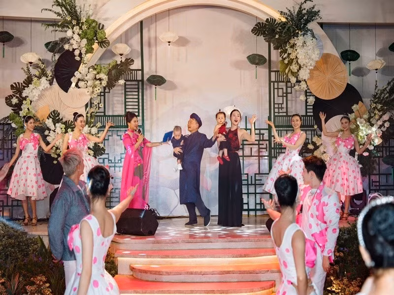 Phương Oanh - Shark Bình vừa mở tiệc sinh nhật cho cặp song sinh Jimmy và Jenny.