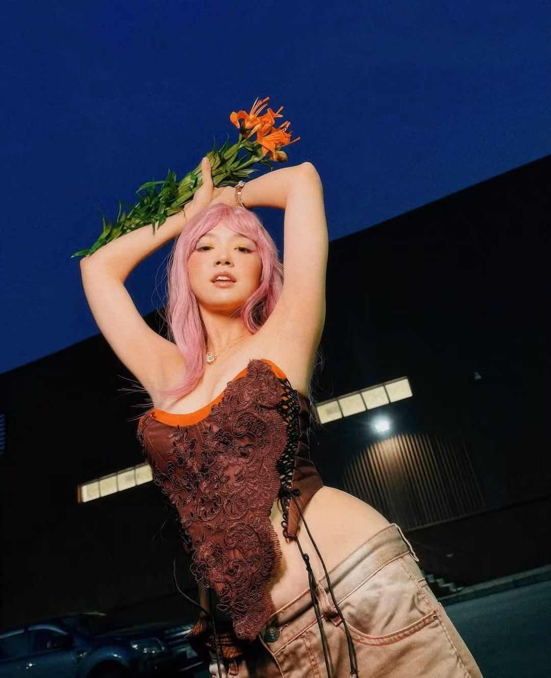 Theo Harper’s Bazaar Việt Nam, phía Suni Hạ Linh khẳng định, nữ ca sĩ không đi hát hội chợ. Ảnh: Instagram Suni Hạ Linh.