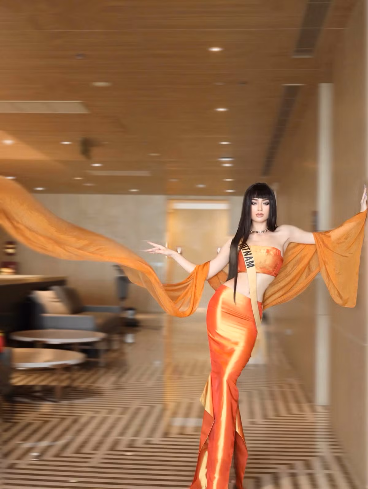 Trong hành trình tại Thái Lan, Emoura Phạm tham gia các hoạt động của Miss Grand International 2026 với sash Việt Nam. Ảnh: FB Emoura Phạm.