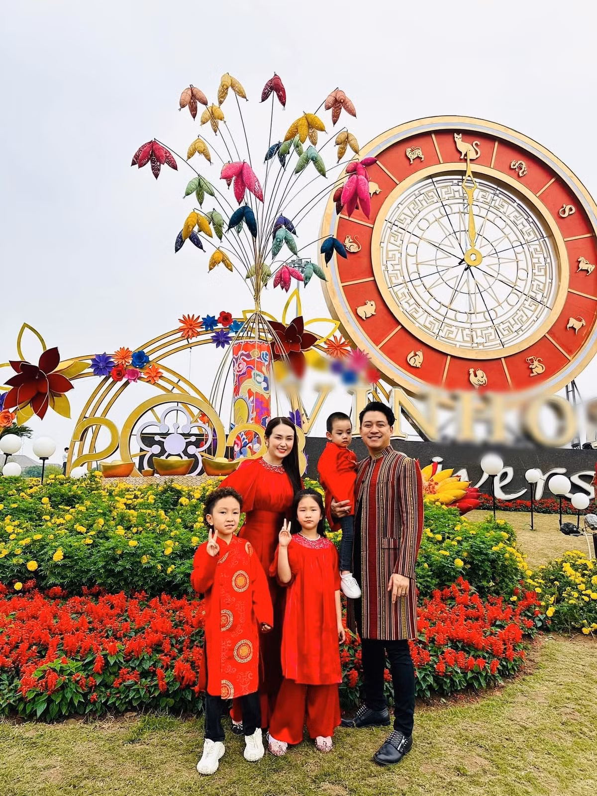 “Thời gian rảnh chẳng muốn đi chơi hay thưởng thức ẩm thực bởi đơn giản là những thứ này nếu không có gia đình nhỏ thì mình chả có hứng thú để hưởng thụ 1 mình”, anh viết.