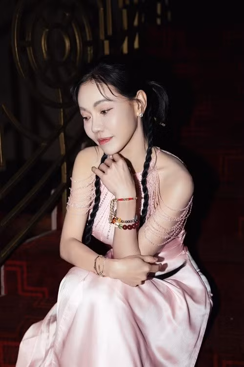 Nữ doanh nhân được nhiều cư dân mạng khen 'lão hóa ngược'. Ảnh: FB Phạm Kim Dung.