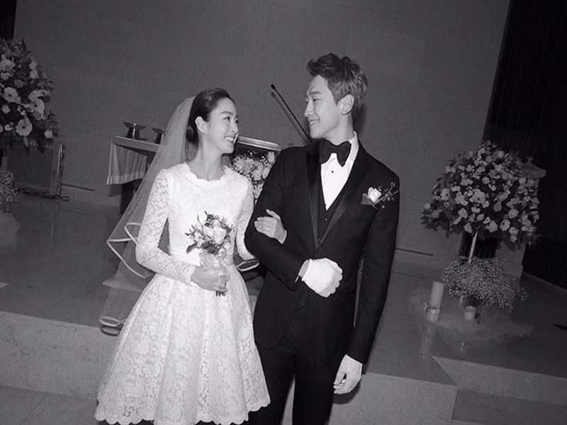 Năm 2017, Bi Rain - Kim Tae Hee tổ chức đám cưới. Cặp đôi sau đó có hai con gái chung. Ảnh: Allkpop.